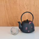 Tetera Bolton Fierro Fundido Negro con Rosa con Filtro 0.95 Litros-2