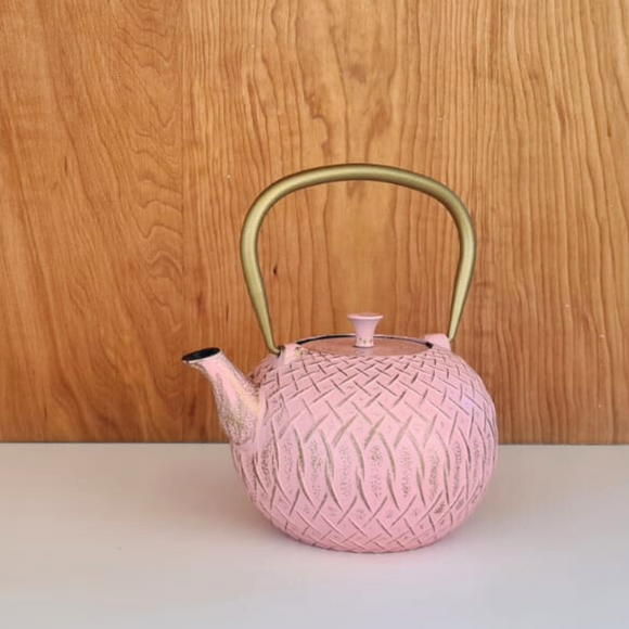 Tetera Bolton de Fierro Fundido Rosada con Filtro 1 Litro