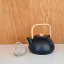 Tetera Bolton de Fierro Fundido Negra con Mango Madera y Filtro 1.2 Litros-2