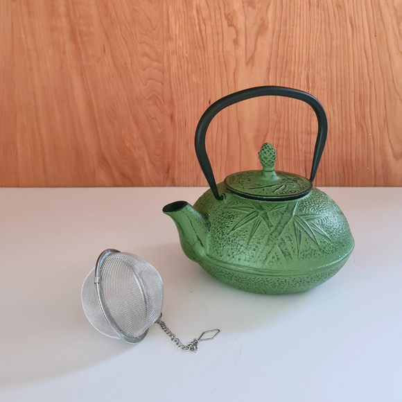 Tetera Bolton de Fierro Fundido Verde con Filtro 1 Litro