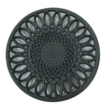 Salva mantel de fierro fundido color negro.