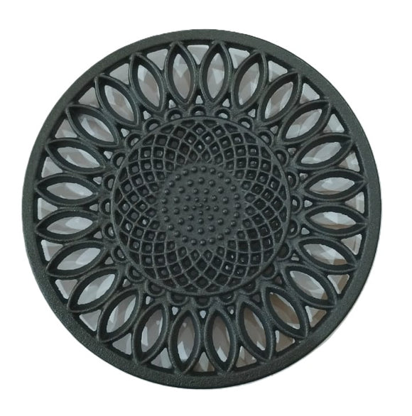 Salva mantel de fierro fundido color negro.